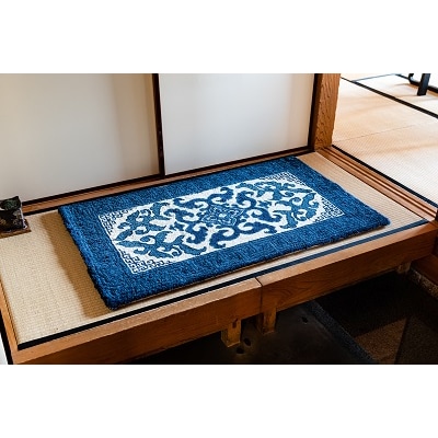 鍋島緞通【手刺繍】花菱龍唐草縁まんじ文　玉子地(70×120cm)