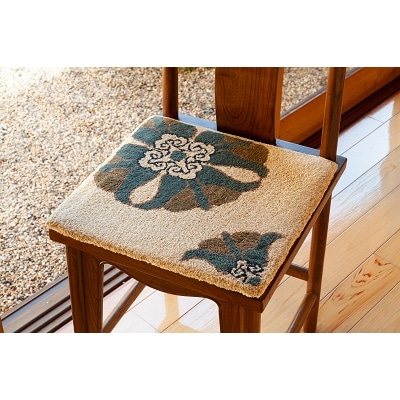 鍋島緞通【手刺繍】対角中心柄　丁字茶地(45×45cm)