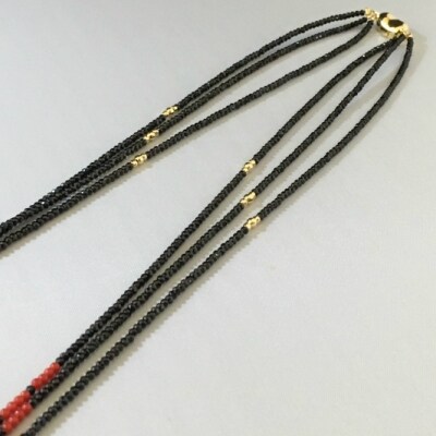 赤珊瑚とオニキス3連ネックレス