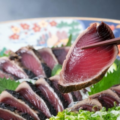 【偶数月6回定期便】厳選かつおの完全わら焼きたたき【1節入り】