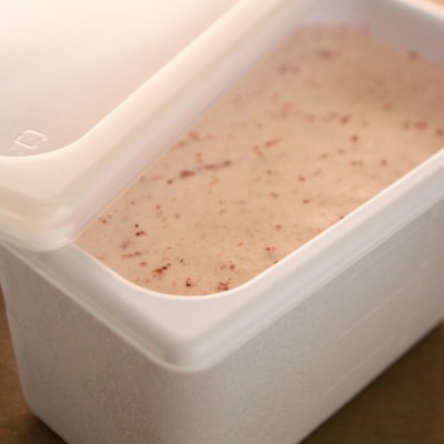 いちごミルク4L 業務用アイスクリーム