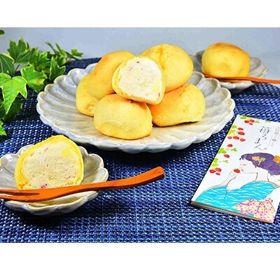 新鮮な江差産いちごをたっぷり使ったいちごロールと、もちもちシュークリームセット