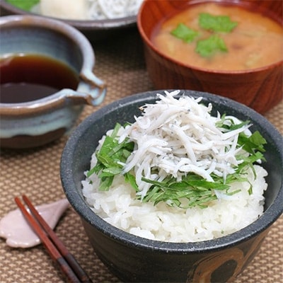 紀州湯浅湾直送!特上　茹でたて 釜揚げしらす　木箱　850g　【冷蔵】