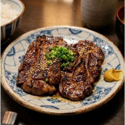 手作り100%カクキュー八丁味噌使用漬込み牛タン・クラフト木樽のセット [148G04]