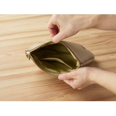 本革製ポシェット　ベージュ[074K10-03]