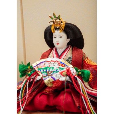 お顔が愛らしい朱赤と緑衣装のおぼこ雛人形金彩桜親王飾り(姫