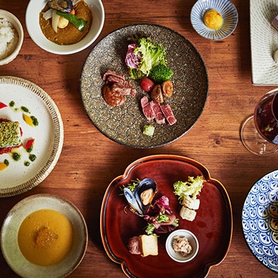 3万冊の蔵書ラウンジで大人の寛ぎを愉しむ渓谷の一軒宿「蓼科 親湯温泉」で使える宿泊券30,000円分