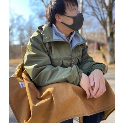 キャンプ、焚火に　アルバートン社の難燃ブランケット　赤外線を吸収して発熱するボア　カーキー色