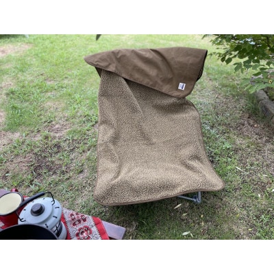 キャンプ、焚火に　アルバートン社の難燃ブランケット　赤外線を吸収して発熱するボア　カーキー色