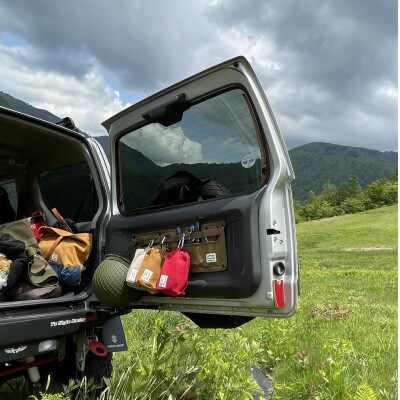 スズキ　ジムニーのバックドアをお洒落に演出するアイテム!　バックドアポケット　オリーブ