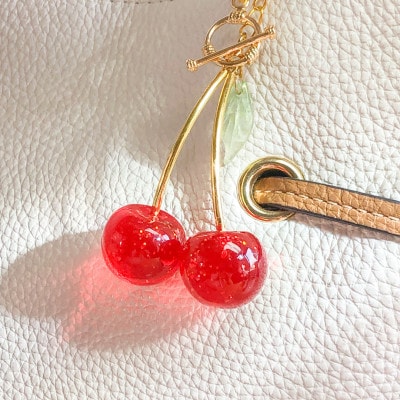 さくらんぼバッグチャーム　ラメレッド