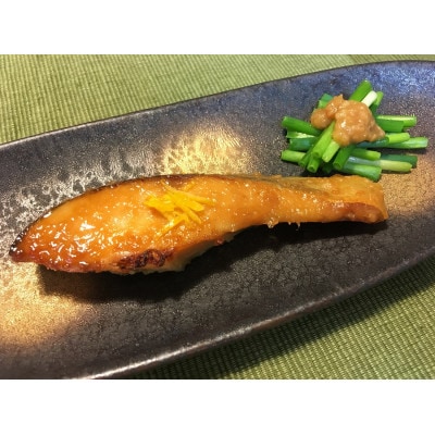 ふっくら柔らか!宮城県南三陸サーモン、塩銀鮭・小分けタイプ3切れ×2袋&ひとめぼれ米2合のセット