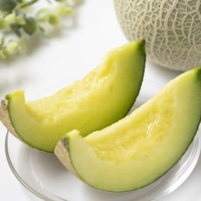 【2026年8月前半発送】【贈答用】つがるの高級メロン 東日流グリーン 1玉 青森県産