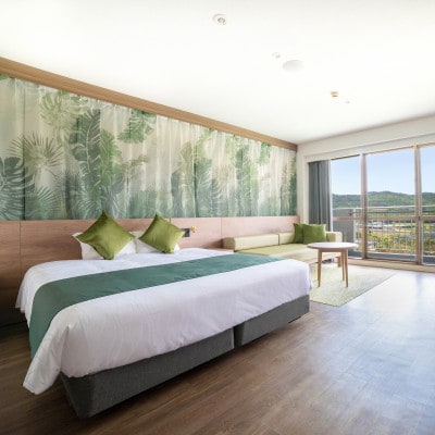 【ウォーターマークホテル沖縄 久米アイランド】デラックスキング 2名様(1泊夕朝食付)