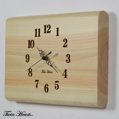 木製 電波時計 桧(ひのき)無垢板　[横32-34cmサイズ] 横丸仕上げ