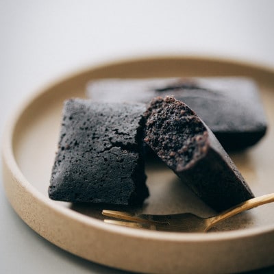 【愛知県豊川市】querofune 豊川稲荷 挽きたてアーモンド香るフィナンシェ 黒狐ショコラ