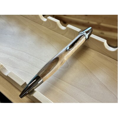木軸ボールペン【クスノキ・シルバー】すべて手作業。だからこそ感じられる、本物の質感