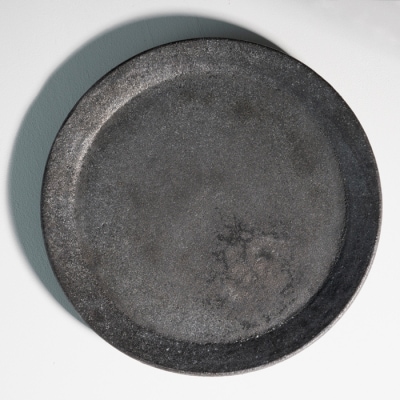KOTOBUKIAN寿空窯の【墨黒こげ皿】 7寸　ak26801