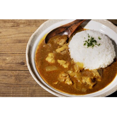 島育ちの元気な親鶏で作った「しっかり鶏出汁チキンカレー」 200g×3袋