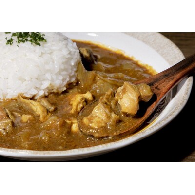 島育ちの元気な親鶏で作った「しっかり鶏出汁チキンカレー」 200g×3袋