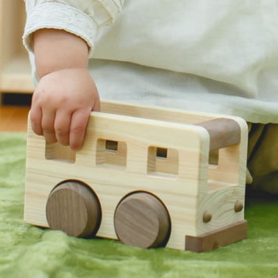 ひのきのおもちゃIKONIH(アイコニー)の知育玩具　オルゴールバス