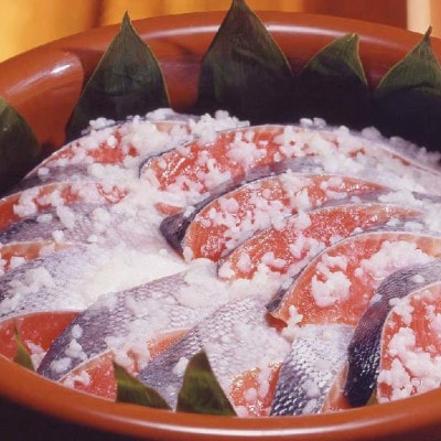 ＜佐藤水産＞彩食兼美SJ(紅鮭さざ浪漬・甘塩紅鮭切身・いくら・ひとくち数の子松前・鮭ルイベ・石狩味)