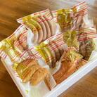 さんだかんの無添加「北のハイグレード食品」選定のチキンじゅーしぃを含む、北海道産鶏の燻製セット