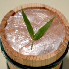 熟成しておいしくなった時に瞬間凍結、特別小さい小鯛を集めた小鯛笹漬・匠・大樽。津田孫兵衛の特別の逸品 | ふるさと納税のお礼品