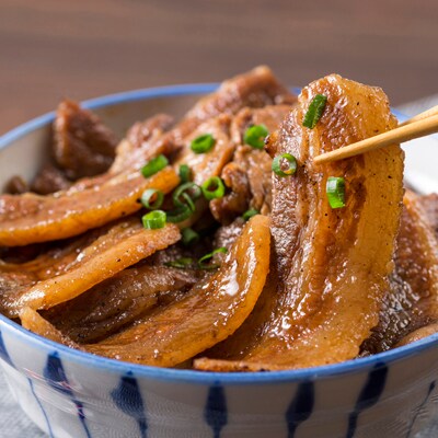 <全国丼グランプリ金賞受賞>博多炭焼豚丼　九州産豚使用　(5袋セット)2分の湯煎だけで簡単な炭火料理