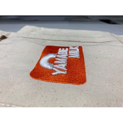 山辺町の老舗牛乳ブランド「YAMABE MILK」3D刺繍ロゴトートバッグ