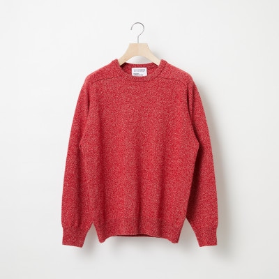 A4: A SWEATER IS COLOR.  赤  サイズ3