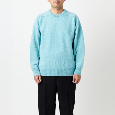 A4: A SWEATER IS COLOR.  赤  サイズ3