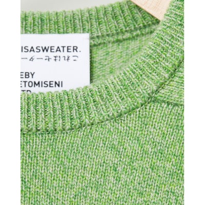 A4: A SWEATER IS COLOR.  緑 サイズ4