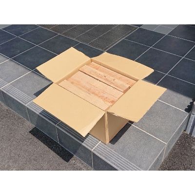 御殿場産けやき使用 自然乾燥「薪」約16~18kg×1箱(長さ35cm) 薪ストーブやキャンプに