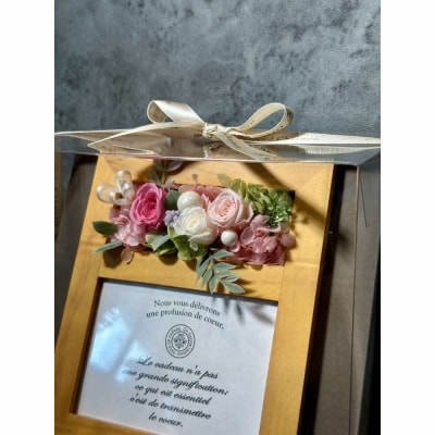 ブリザードフラワーのフォトフレーム(木製スタンドタイプ)【ピンク】