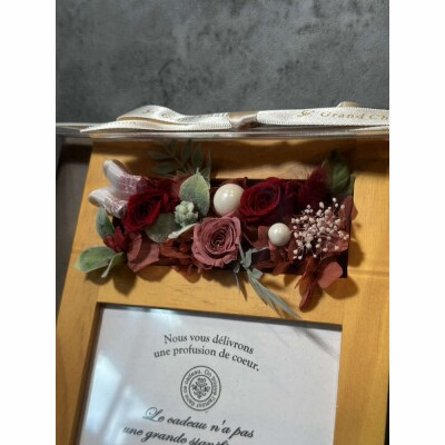 ブリザードフラワーのフォトフレーム(木製スタンドタイプ)【レッド】