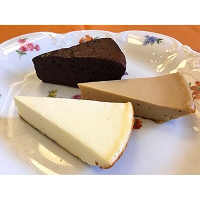 3種の手作りケーキと無添加の焼プリン、2種類のクッキー(ジンジャーコーヒー、ゴマ)セット