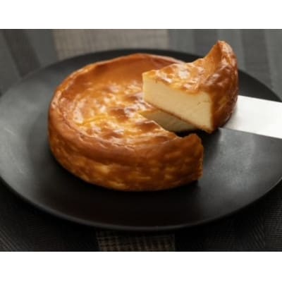 雪岡市郎兵衛洋菓子舗の「ベイクドチーズケーキ」と「ゴルゴンゾーラのチーズケーキ」2個セット(各4号)