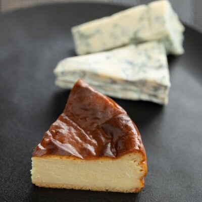 雪岡市郎兵衛洋菓子舗の「ベイクドチーズケーキ」と「ゴルゴンゾーラのチーズケーキ」2個セット(各4号)