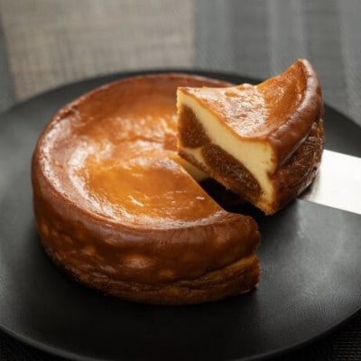 雪岡市郎兵衛洋菓子舗の「ベイクドチーズケーキ」と「いちじくのチーズケーキ」2個セット(各4号)