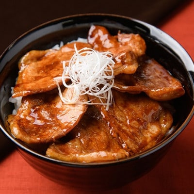 北海道十勝名物!豚丼の具といけだ牛ハンバーグ各2個　秘伝のたれ付き【A041-4】