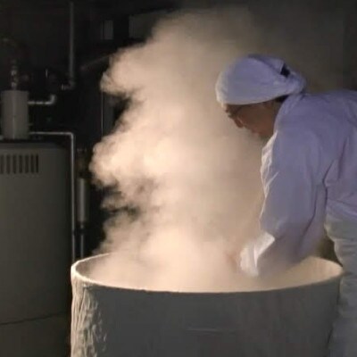 大徳屋麹店の赤味噌 3kg 木樽詰め
