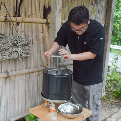 阿部さんの倉から採れた 日本ミツバチ 蜂蜜 【300g】遠野食工房蔵