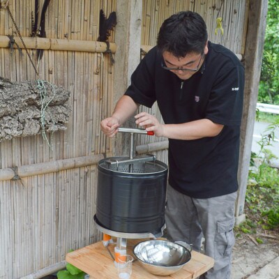 阿部さんの倉から採れた日本ミツバチ 蜂蜜 【300g×2】遠野食工房蔵