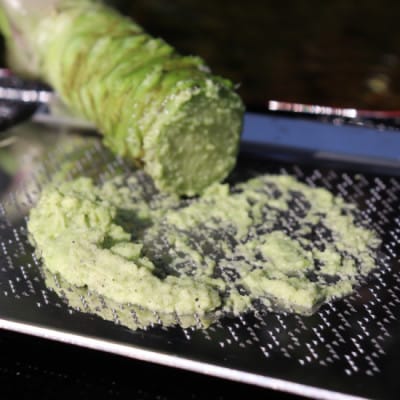 宮守特産わさび真妻(生) 200g(3～4本)とたっそべ漬け(粕漬)のセット【わさび用おろし金付き】