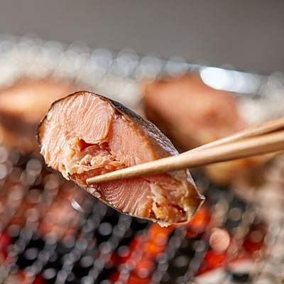 松田町特産さくら鱒の燻製　30cm以上×2尾