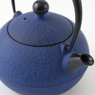 【ふるさと納税限定カラー】南部鉄器 鉄瓶 なごみ 0.6L 黒紺 小ぶりで扱いやすい [Y0081]