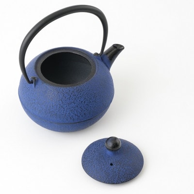 【ふるさと納税限定カラー】南部鉄器 鉄瓶 なごみ 0.6L 黒紺 小ぶりで扱いやすい [Y0081]