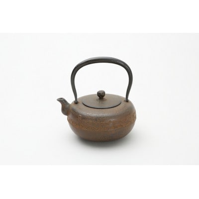 南部鉄器　鉄瓶　平丸形露芝 1.0L 【伝統工芸士 菊池　真吾 作】 伝統工芸品 [Y0098]
