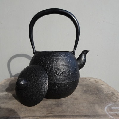 南部鉄器 鉄瓶 六花 1.0L【村上 怜 作】[Y0128]